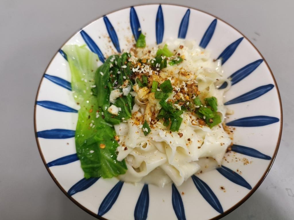 十分钟就能吃上的超简单油泼面
