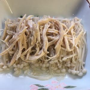 金针菇油拌鸡丝                         （太阳谷菜谱）的做法 步骤6