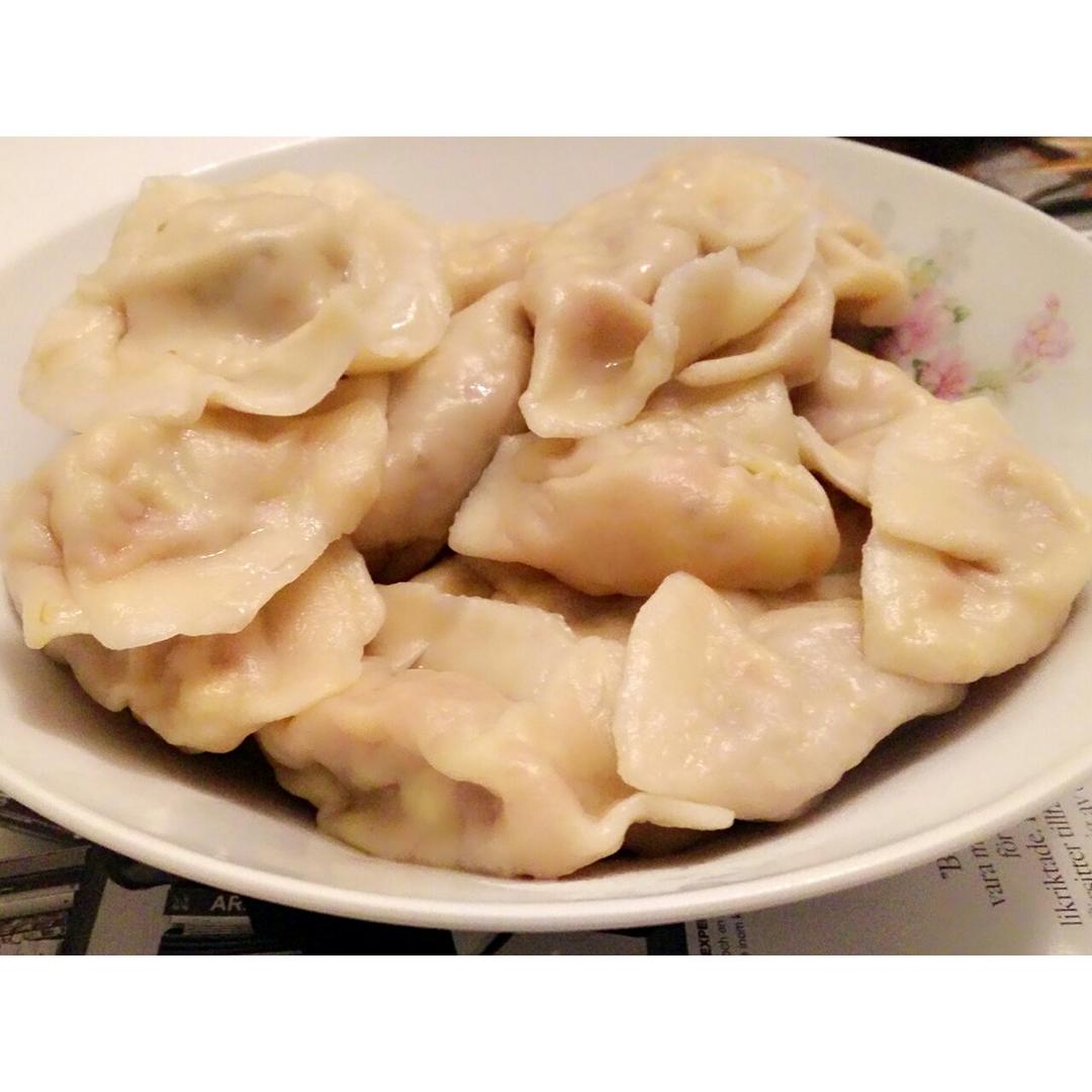 芹菜胡萝卜猪肉水饺