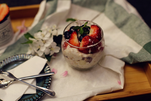 超简单的营养早餐--酸奶麦片