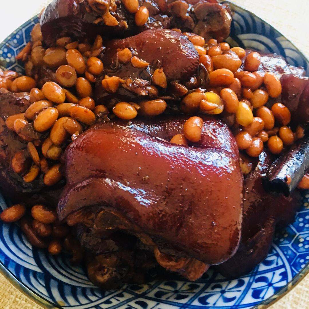 黄豆焖猪蹄