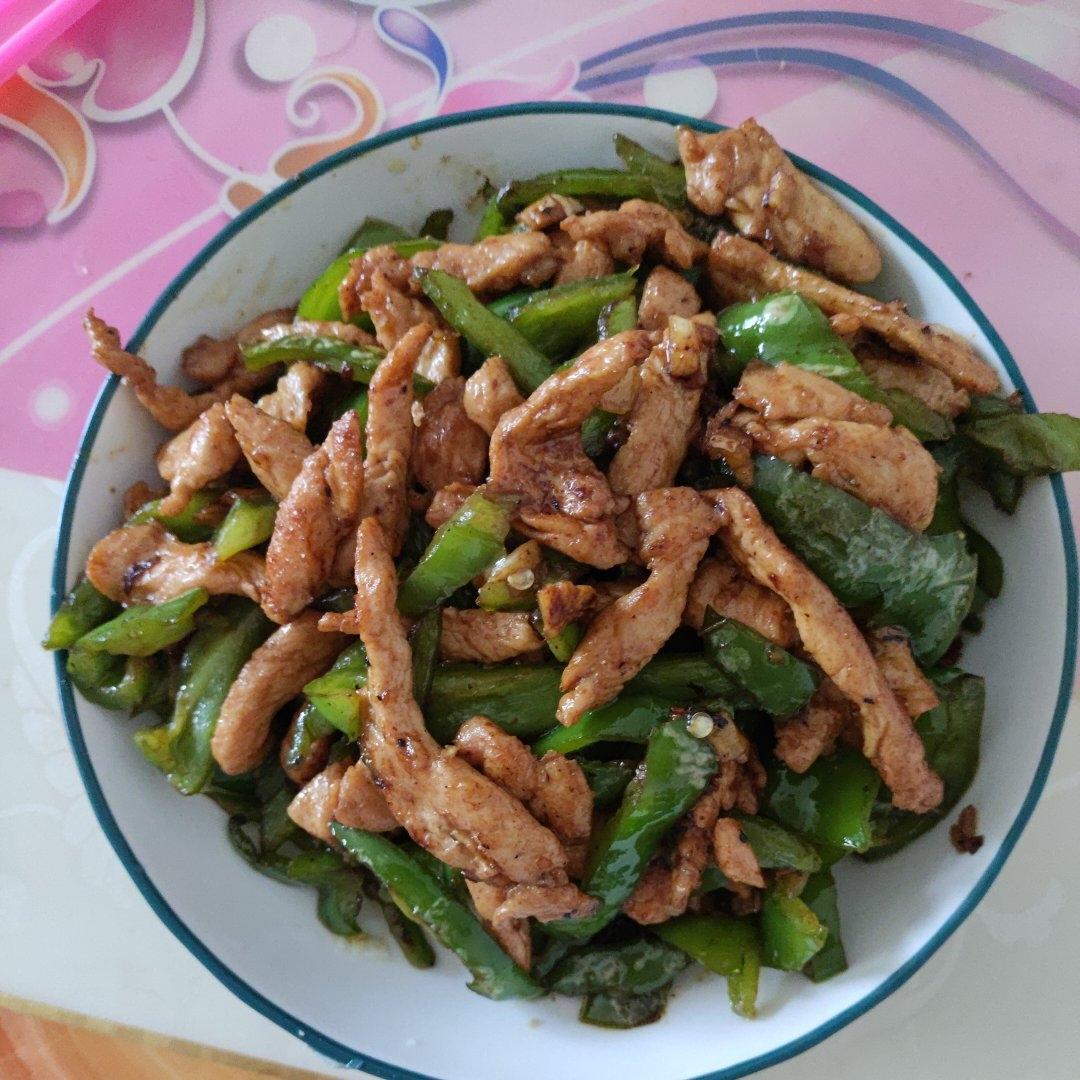 巨好吃的青椒炒鸡胸肉丝，超下饭