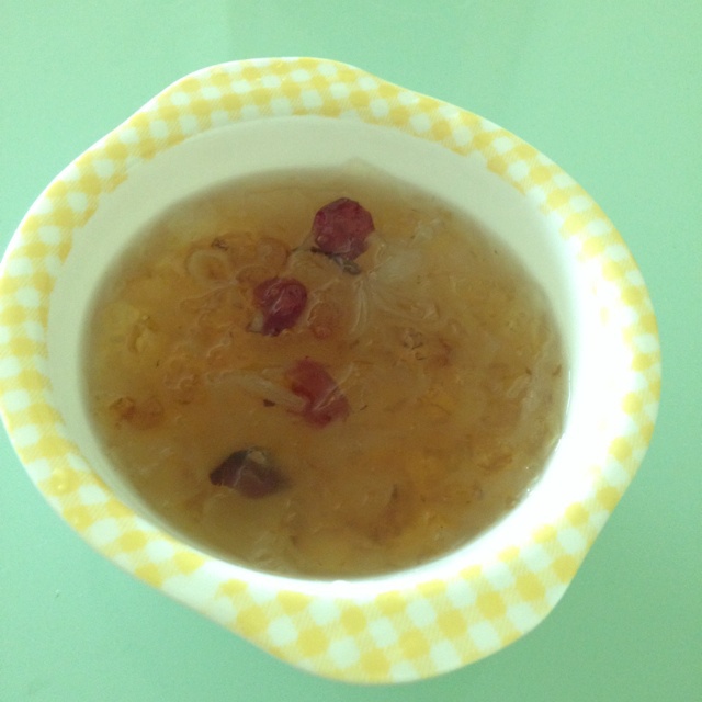 蔓越莓桃胶银耳羹