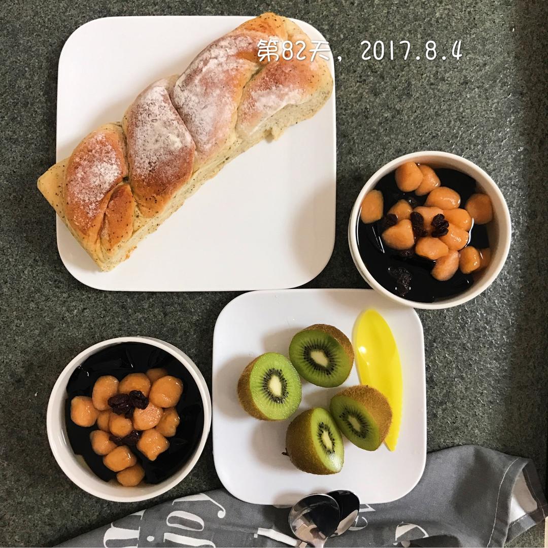 伯爵杏仁乳酪卷