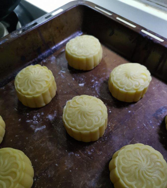 爆浆流心奶黄月饼-咸甜适中入口即化