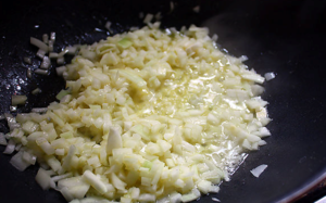 鲜菇奶油炖饭的做法 步骤2