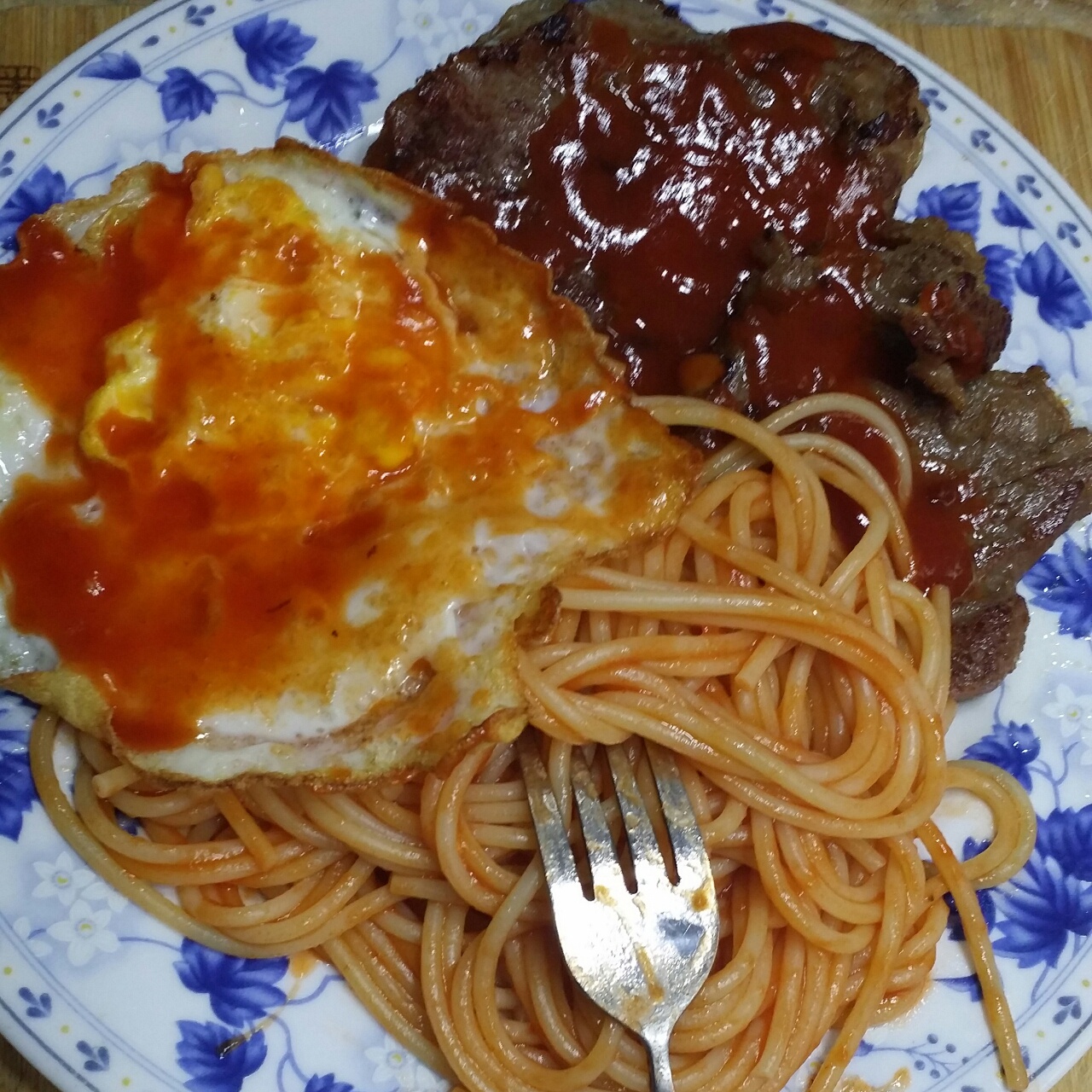 黑椒牛排（配土豆/鸡蛋，意面/蔬菜）