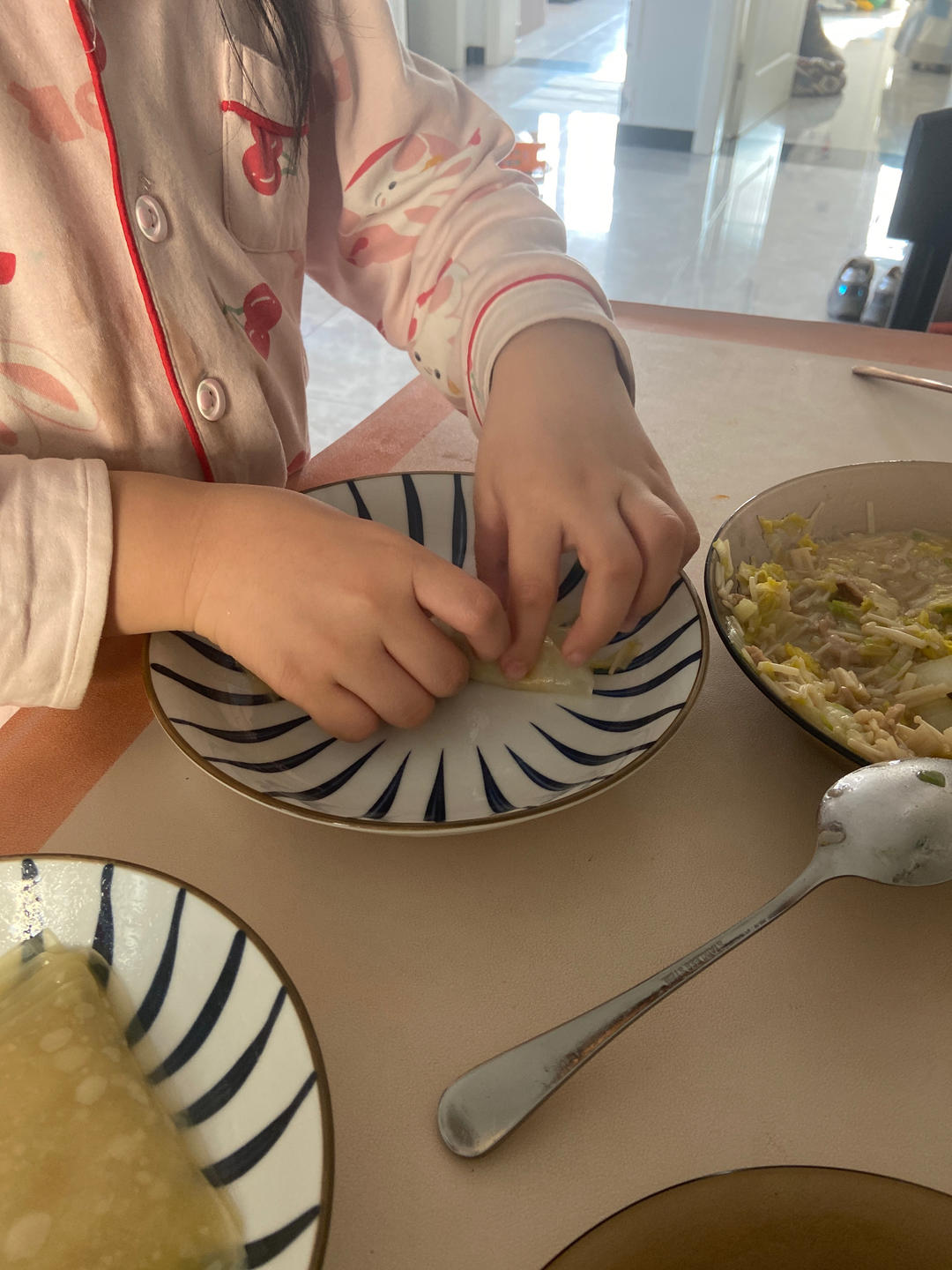 不用煎，好吃到停不下来的春卷！一口气吃一盘（饺子皮版）