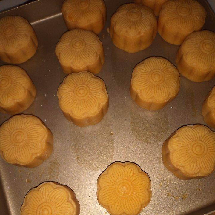 💃奶黄流心月饼——这是可以让你坐稳朋友圈厨霸位置的月饼🥮，没人点赞算我输👎