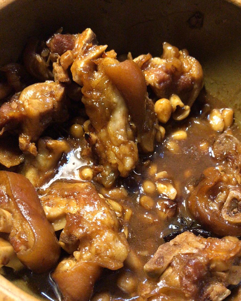 南乳花生猪脚煲