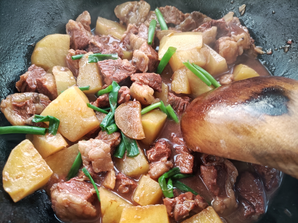 土豆腐乳焖香烧牛肉,特别好做的下饭肉菜！的做法 步骤9