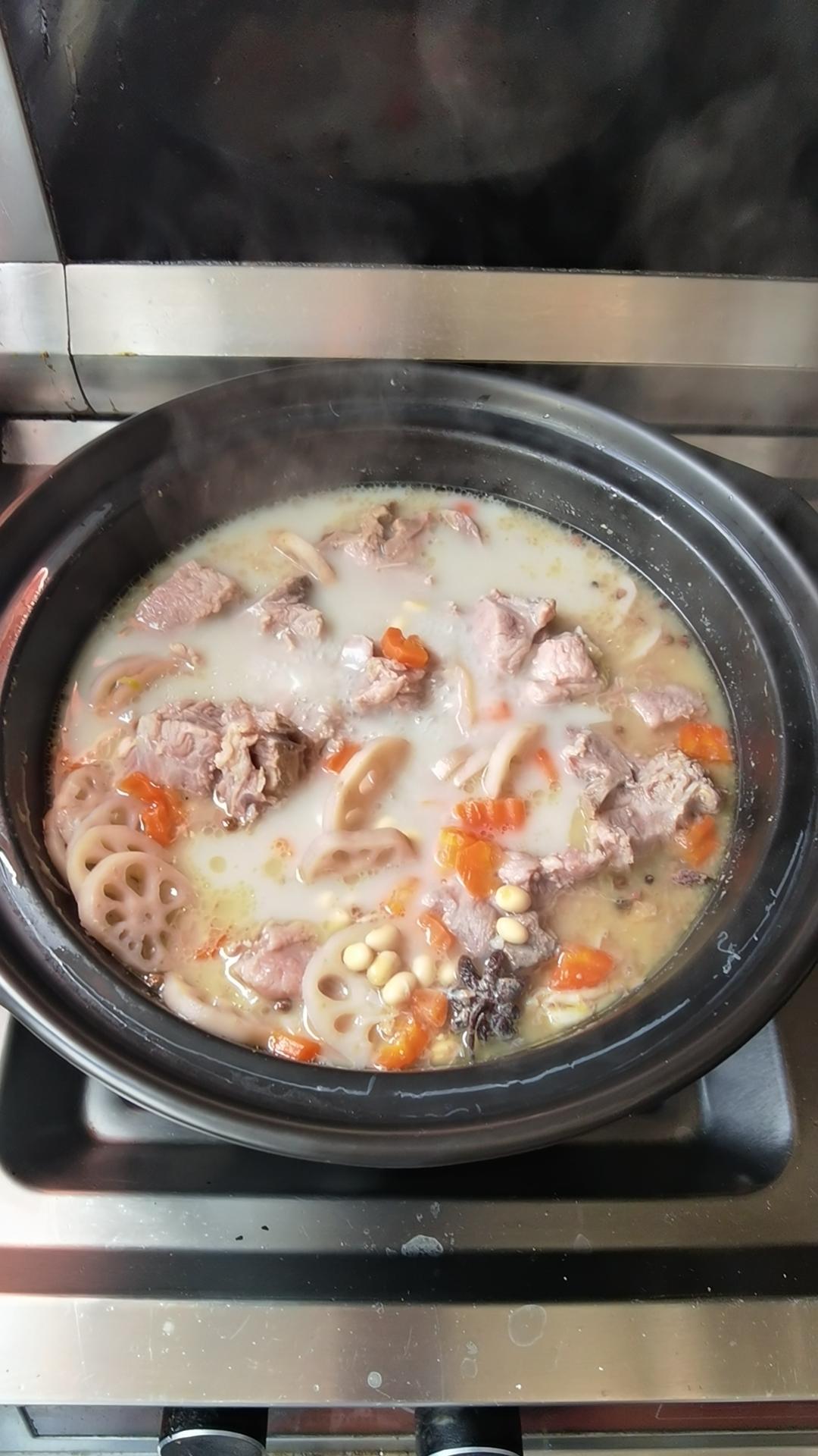 黄豆炖排骨