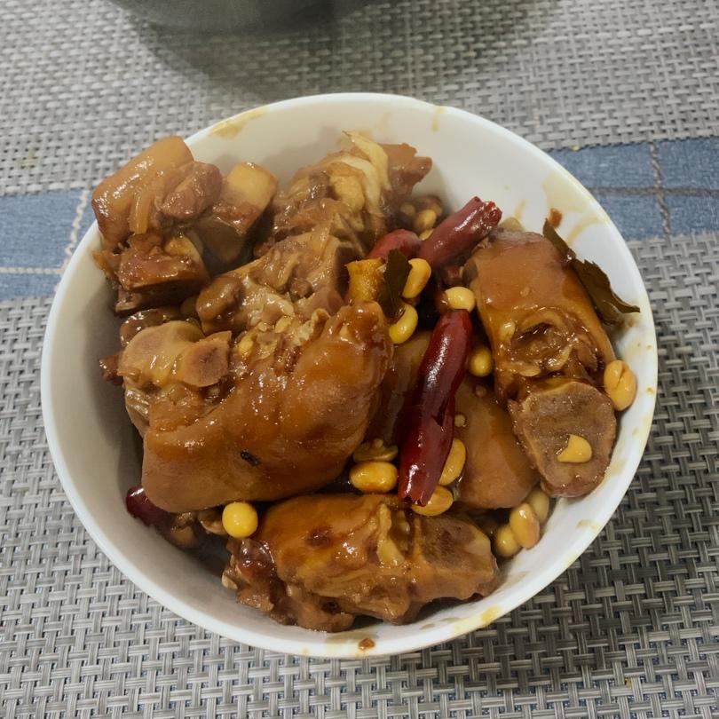 流口水的黄豆炖猪蹄