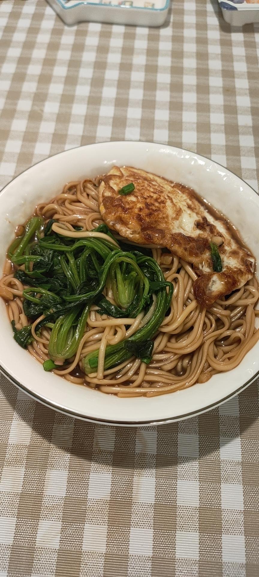 荷包蛋焖面