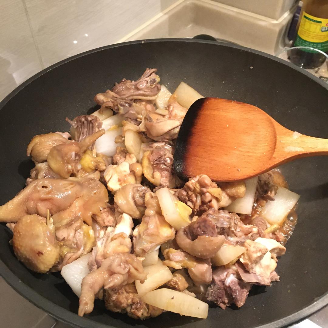 萝卜焖鸡的做法