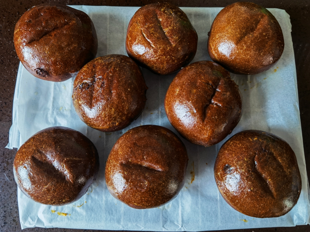 双重巧克力口感，网红“黑眼豆豆”面包🍞的做法 步骤16