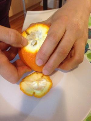 七秒快速剥橙法（不脏手）的做法 步骤7