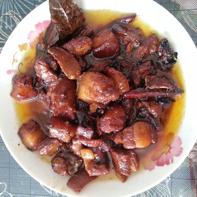 吃着碗里望着锅里的红烧肉