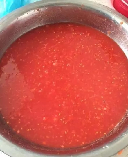 味道一流,做法简单--这个西红柿辣酱！的做法 步骤2