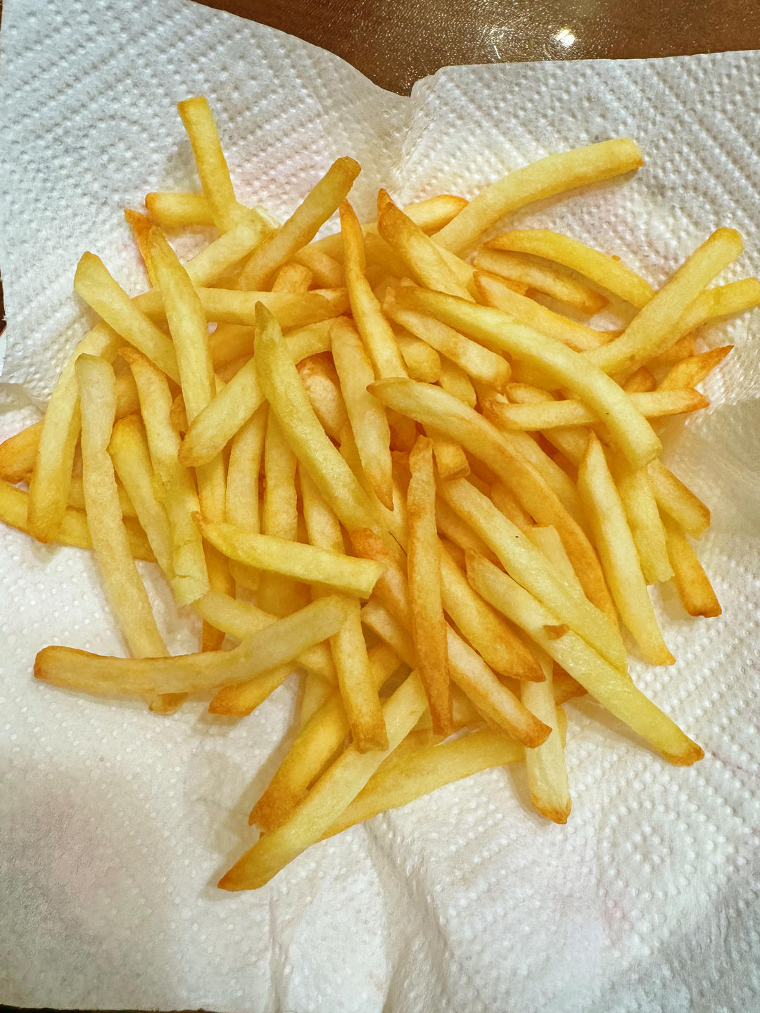 懒人快手版空气炸锅冻薯条肯德鸡的味道。