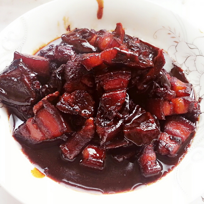 吃着碗里望着锅里的红烧肉