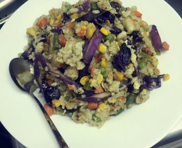 汤锅蒸米饭升级版----做成了紫甘蓝春色炒饭～