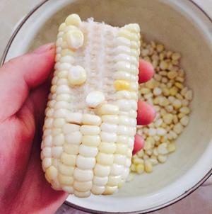 教你剥完整的玉米 看图就会啦 超简单的做法 步骤3