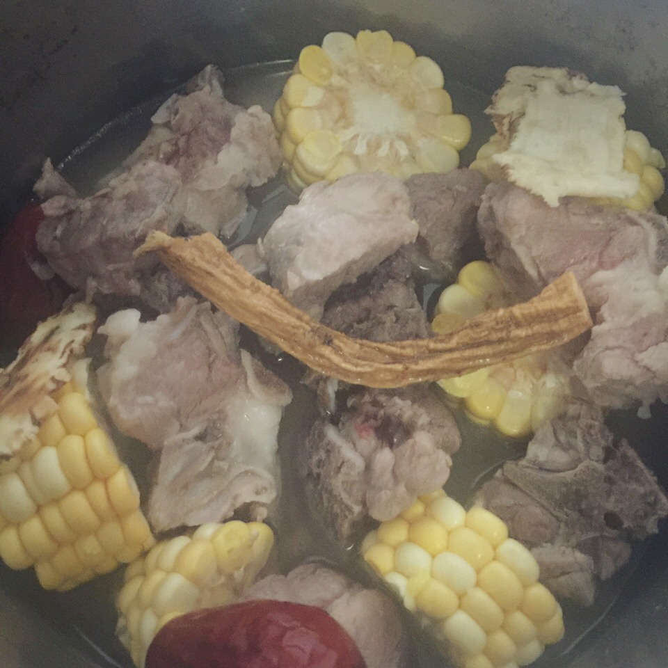 排骨玉米胡萝卜汤