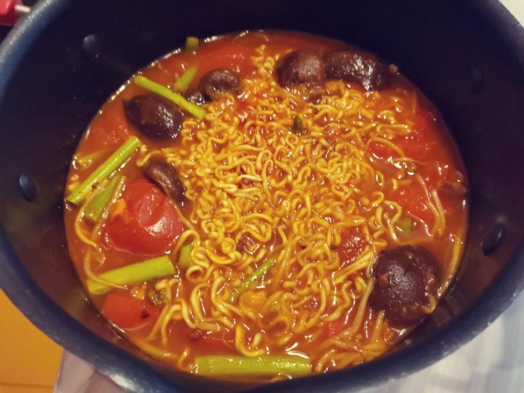 面是张云雷的泡面