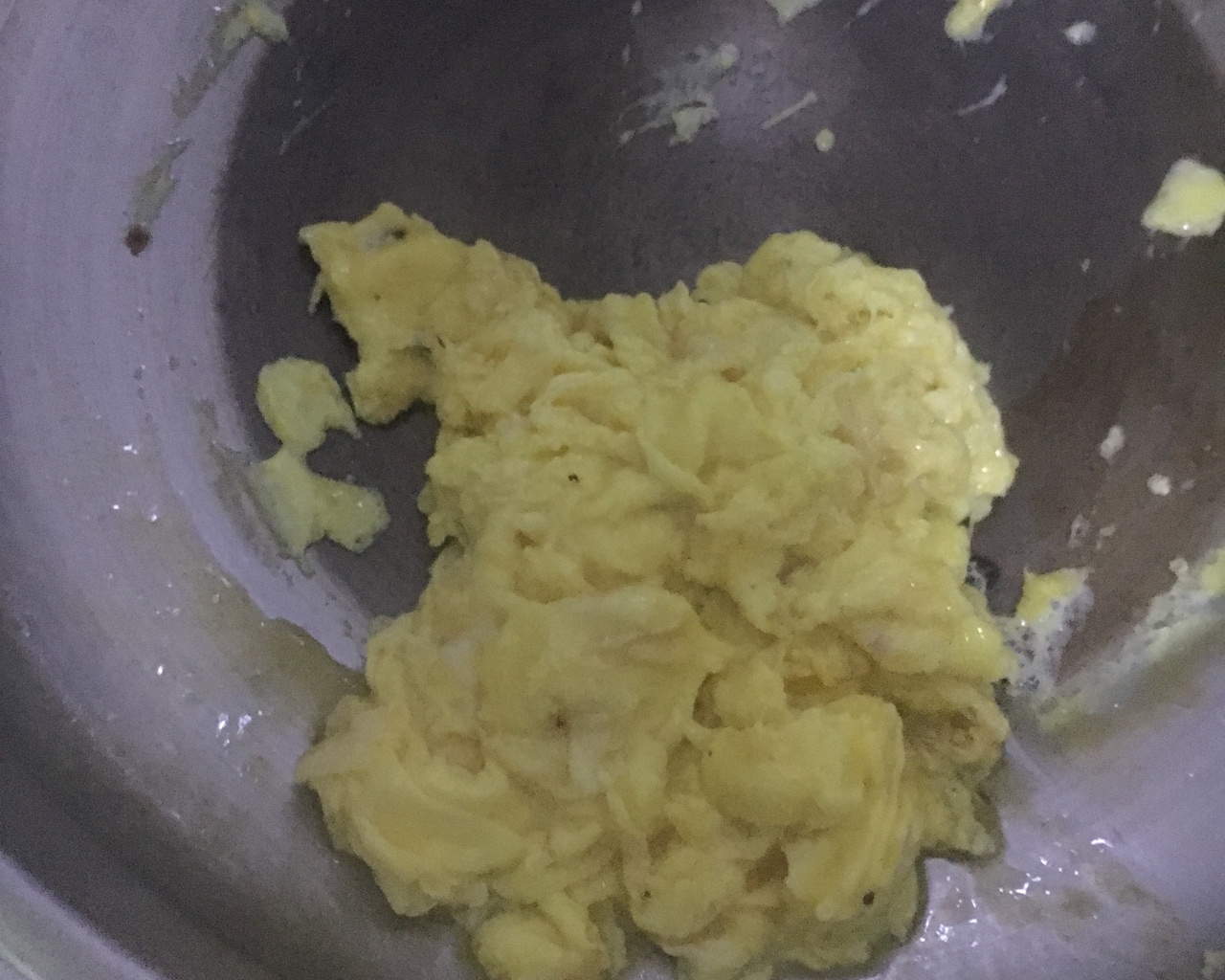 韭菜鸡蛋炒虾皮的做法 步骤2