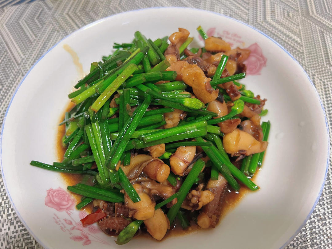 家常韭菜炒鱿鱼须