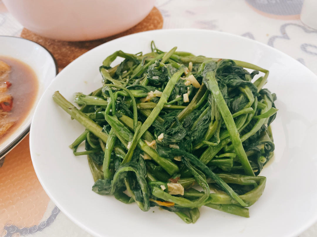 广东大排档风味椒丝腐乳炒空心菜
