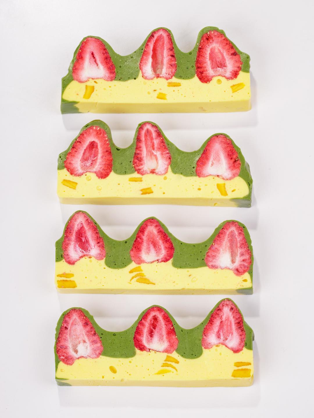 今年爆火的 超漂亮抹茶草莓奶芙 好看又好吃 做法还简单！