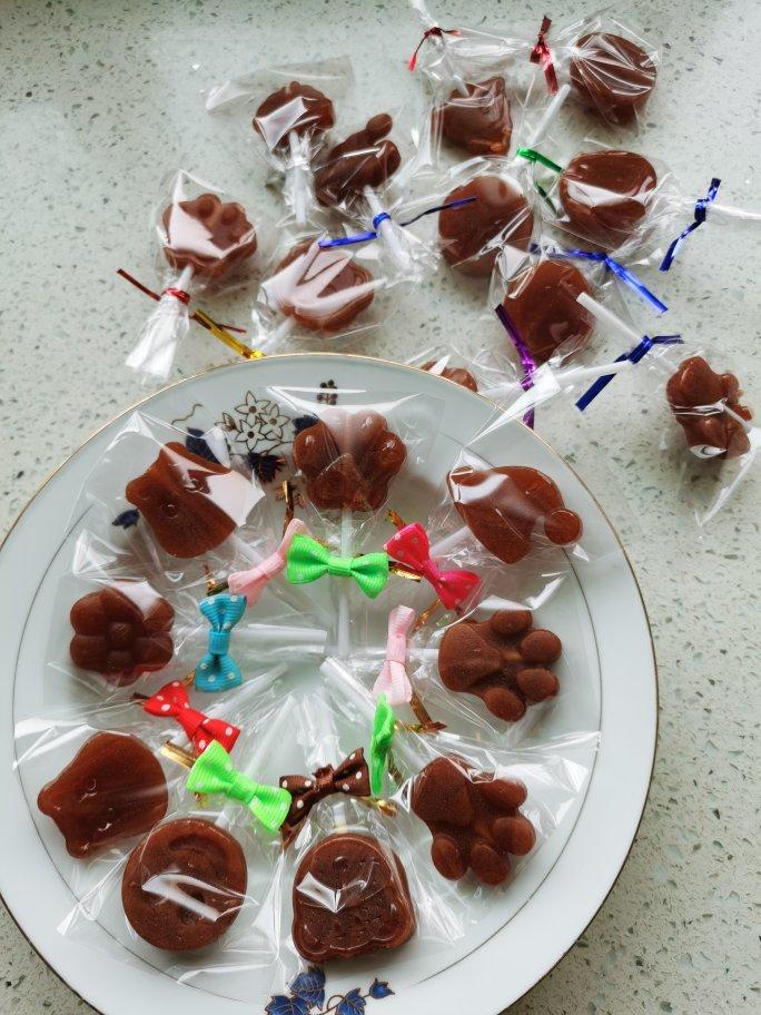 给小朋友做梨汁棒棒糖吧