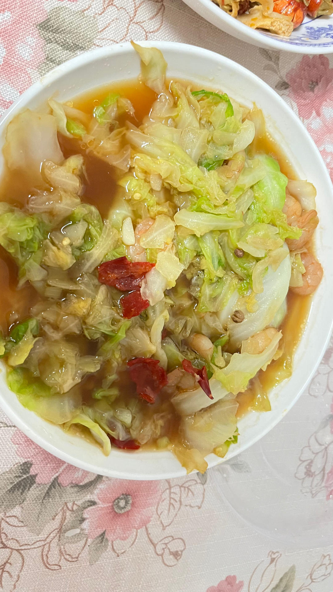 闺女每次吃光光的.   虾仁炒包菜