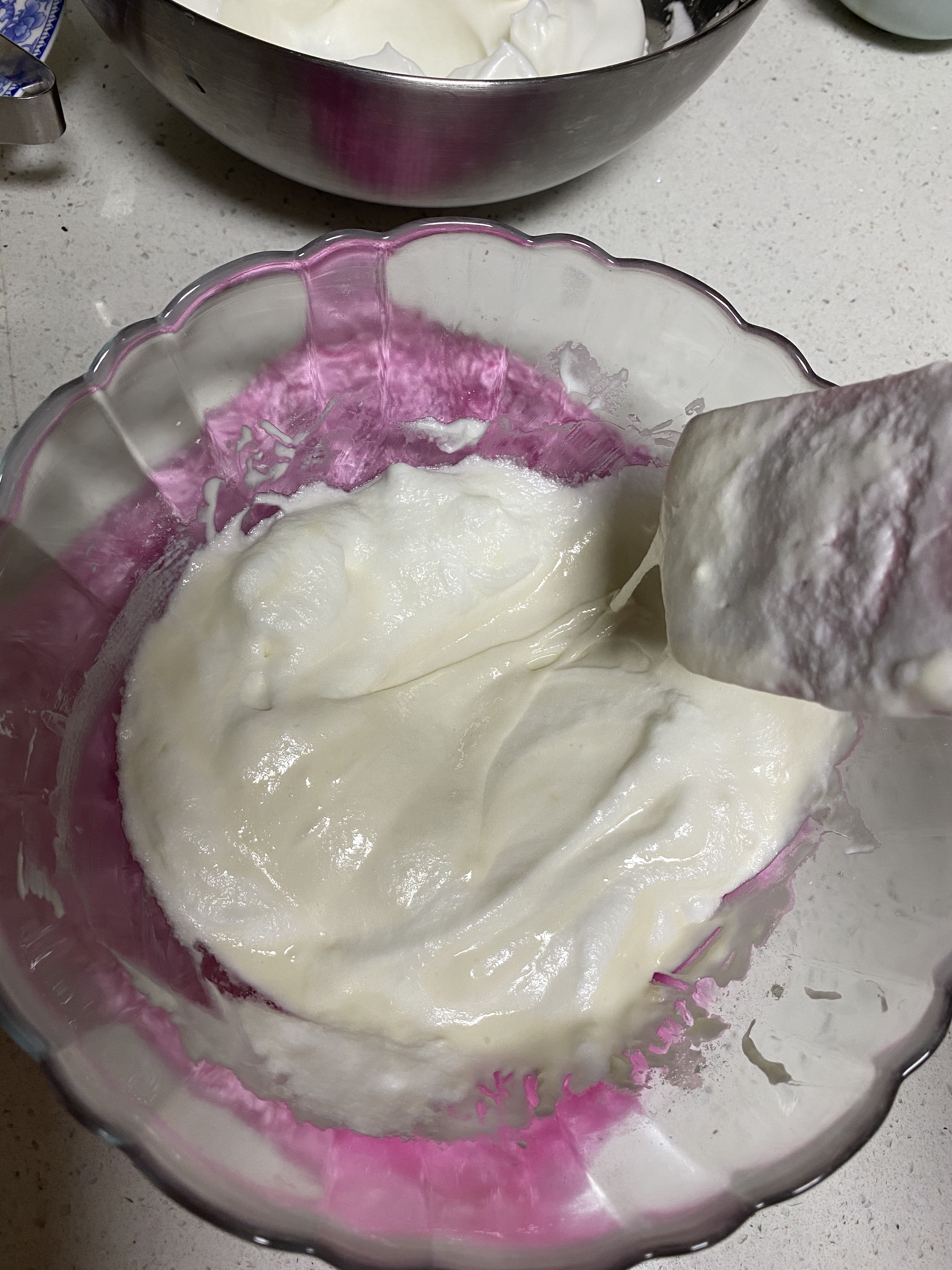再也不用烦恼剩余蛋清该怎么办了，色香味俱全的蛋白蛋糕的做法 步骤5
