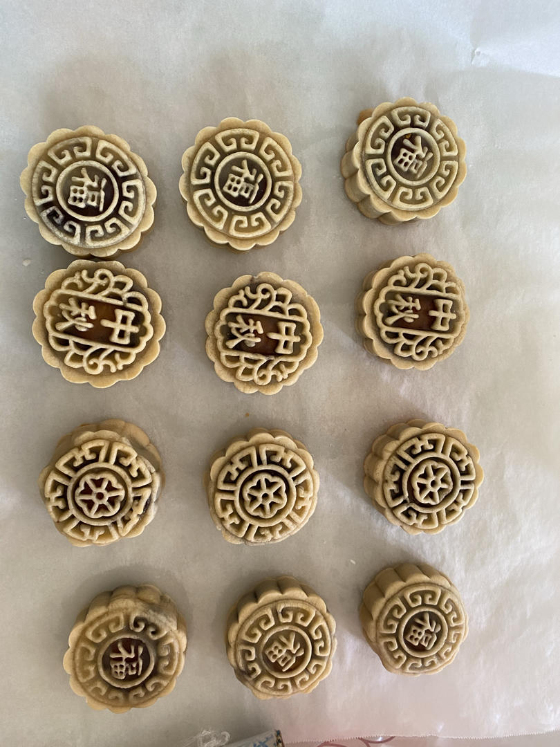 广式豆沙蛋黄月饼（步骤超详细，新手适用）