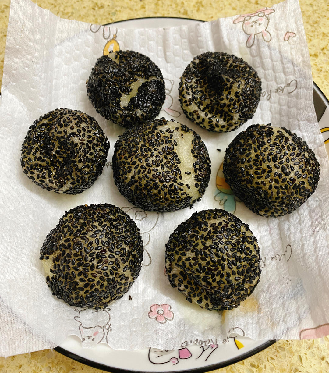 爱吃麻团。