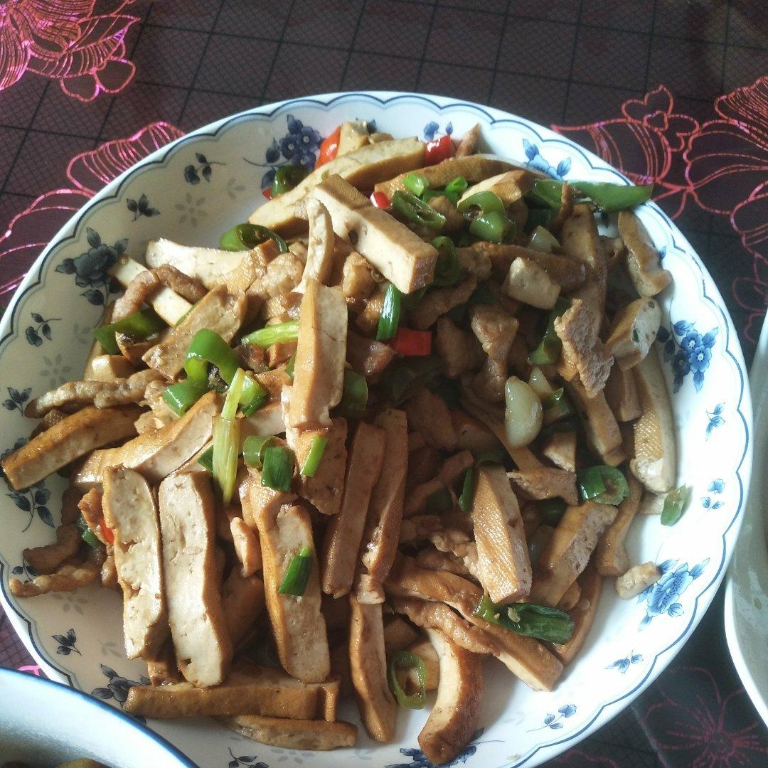 做法简单却香辣美味的香干炒肉