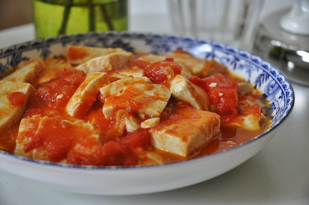 西红柿炖豆腐，特别家常！的做法