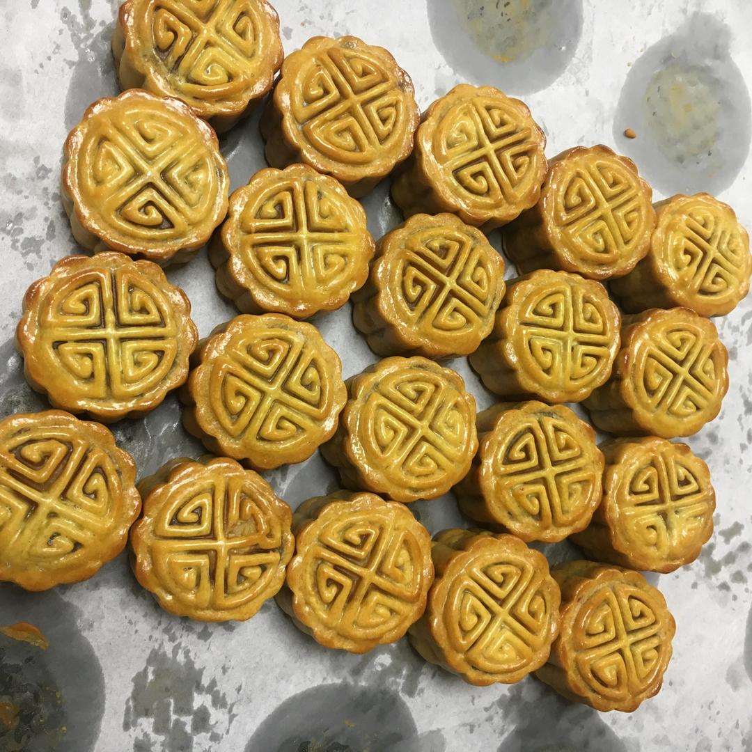 广式月饼——蛋黄莲蓉月饼