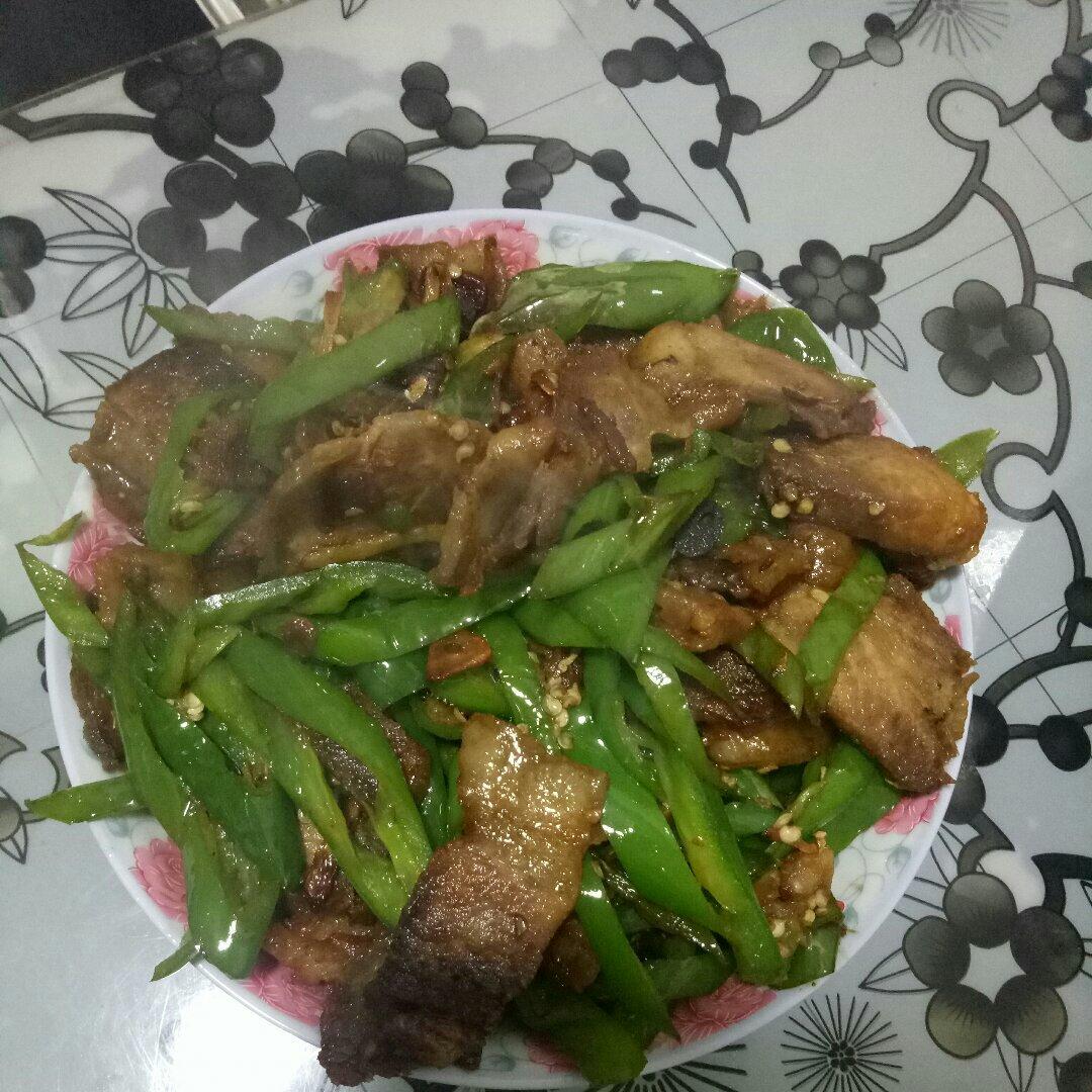 家常青椒干煸五花肉