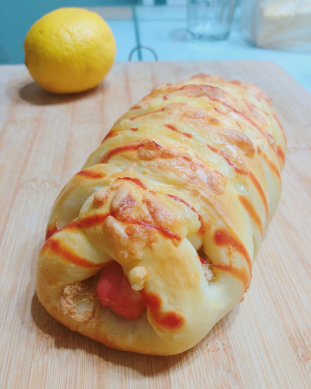 香肠肉松面包卷