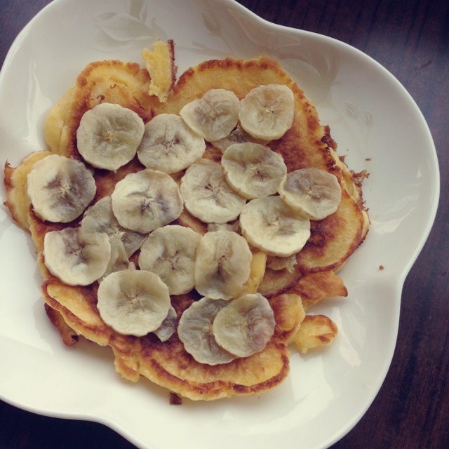 【酸奶松饼yogurt pancake】，搭上黑莓果酱和枫糖的美味。