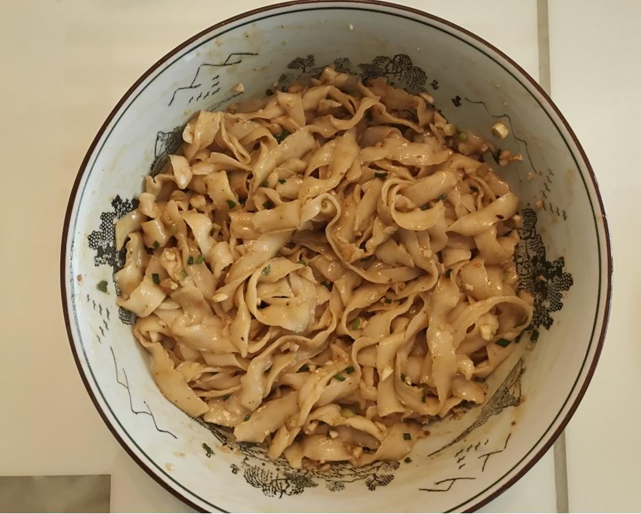十分钟就能吃上的超简单油泼面