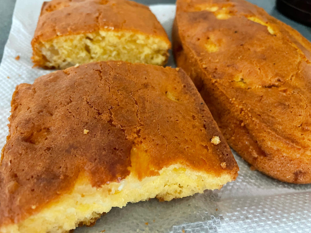 简单到只需所有材料混一起烤一烤的苹果蛋糕！