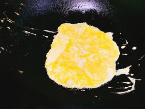低脂营养又美味，菌菇炒鸡蛋的做法 步骤8
