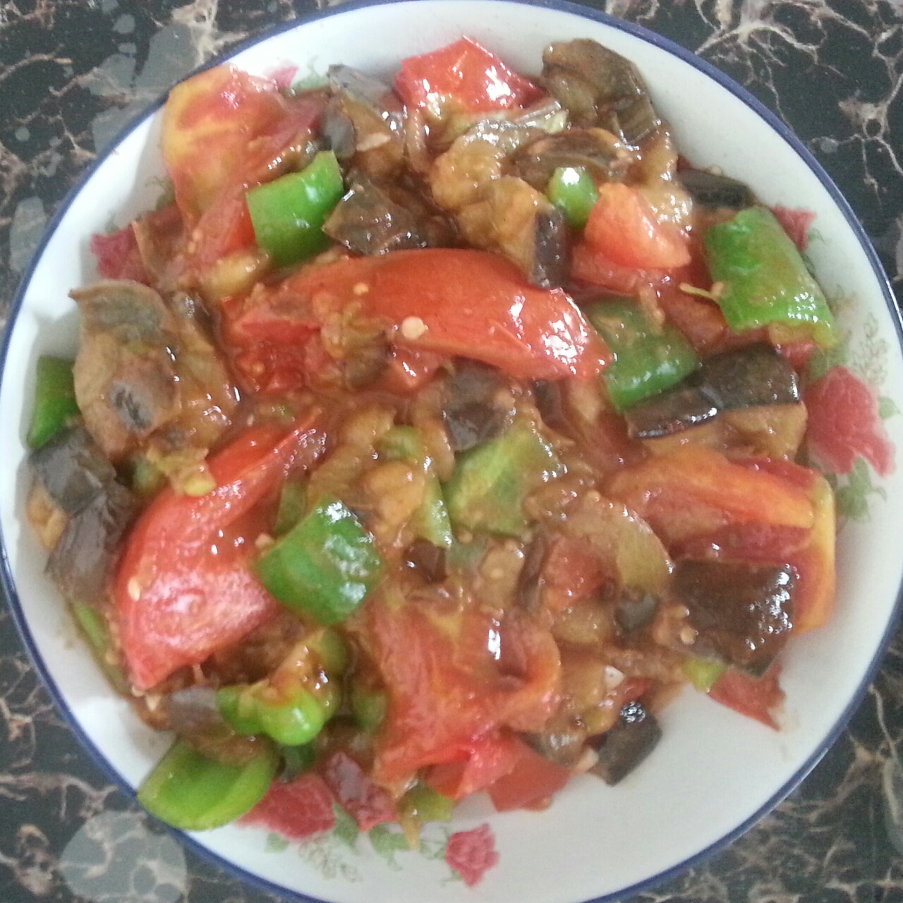 西红柿尖椒炒茄子