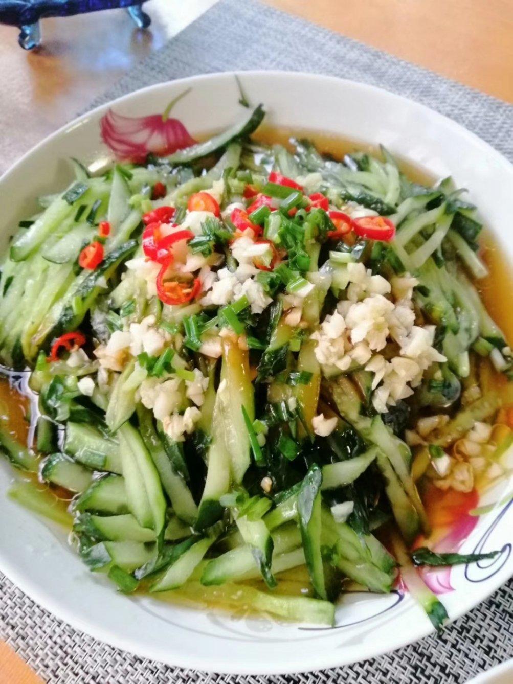 凉拌海蜇黄瓜丝