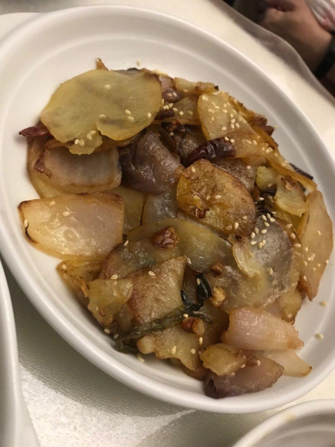 边吃边流泪的「孜然土豆片」